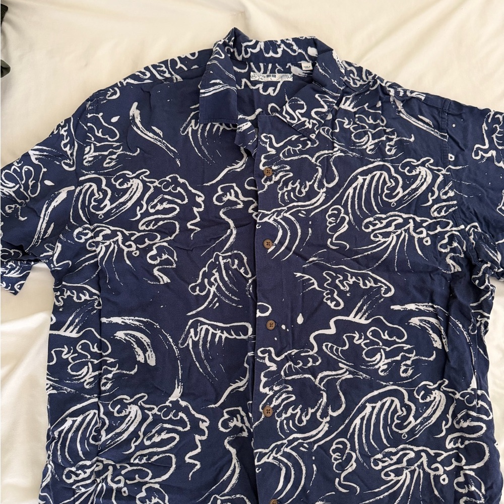 Uniqlo Men’s Button Down Wave Shirt